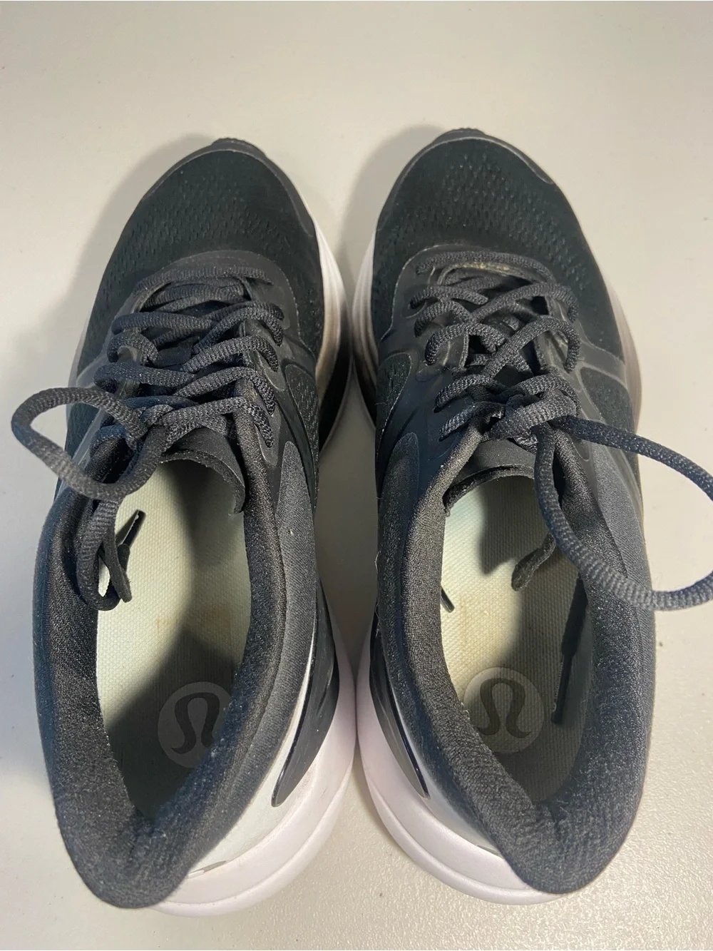 Lululemon Blissfeel Black and White Athletic Women’s Running Shoes SZ 9
